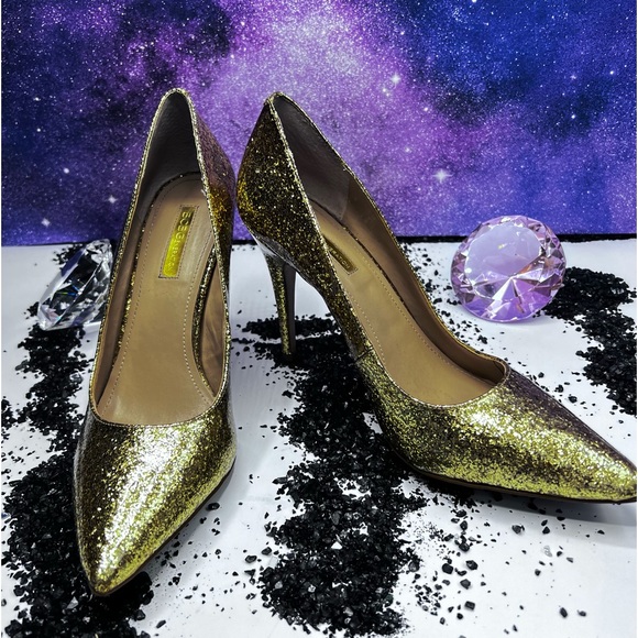 Shoes - 🔥BCBGeneration Gold Glitter Pumps